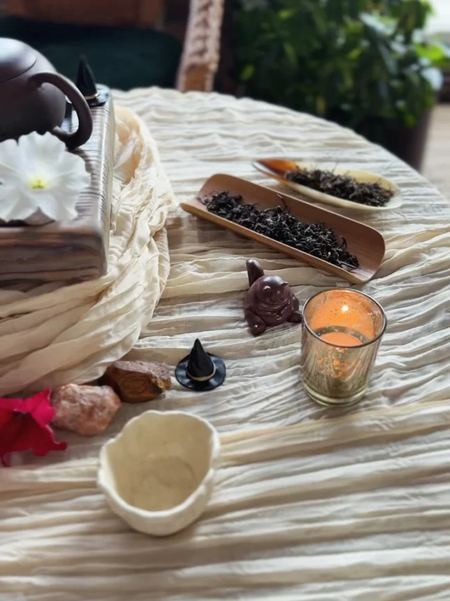 A perfect fall tea ceremony — slow, warm, and full of meaning.

We spoke about intentions, listened for quiet answers, and reflected on what’s next.

We learned about tea, healthy choices for daily life, and the simple power of slowing down.

Sometimes the most needed thing is just a pause — a moment to let yourself be still.

Thank you to everyone who joined this beautiful Sunday experience.
Next wellness events are coming soon — link in bio.

⸻
#teaceremony #brooklynwellness #nycwellnessevents #fallwellness #slowliving #mindfulmoment #mindfulbrooklyn #teaceremonybrooklyn #wellnessbrooklyn #greenboutiquebk #olgaenergycoach #calmmind #innerpeace #tealovers #teameditation #energyhealing #wellnesscommunity #brooklynevents #nycevents #healingjourney #wellnessexperience #selfconnection #intentionsetting #mindfultea #sundaycalm #holistichealing #wellnessjourney #peacefulmoments #selfgrowth #pauseandbreathe